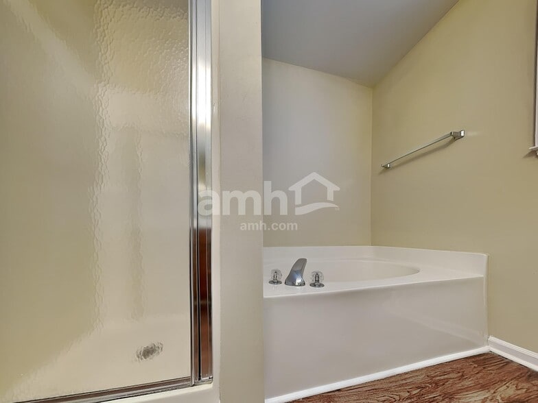 Building Photo - 6300 Willowdell Dr