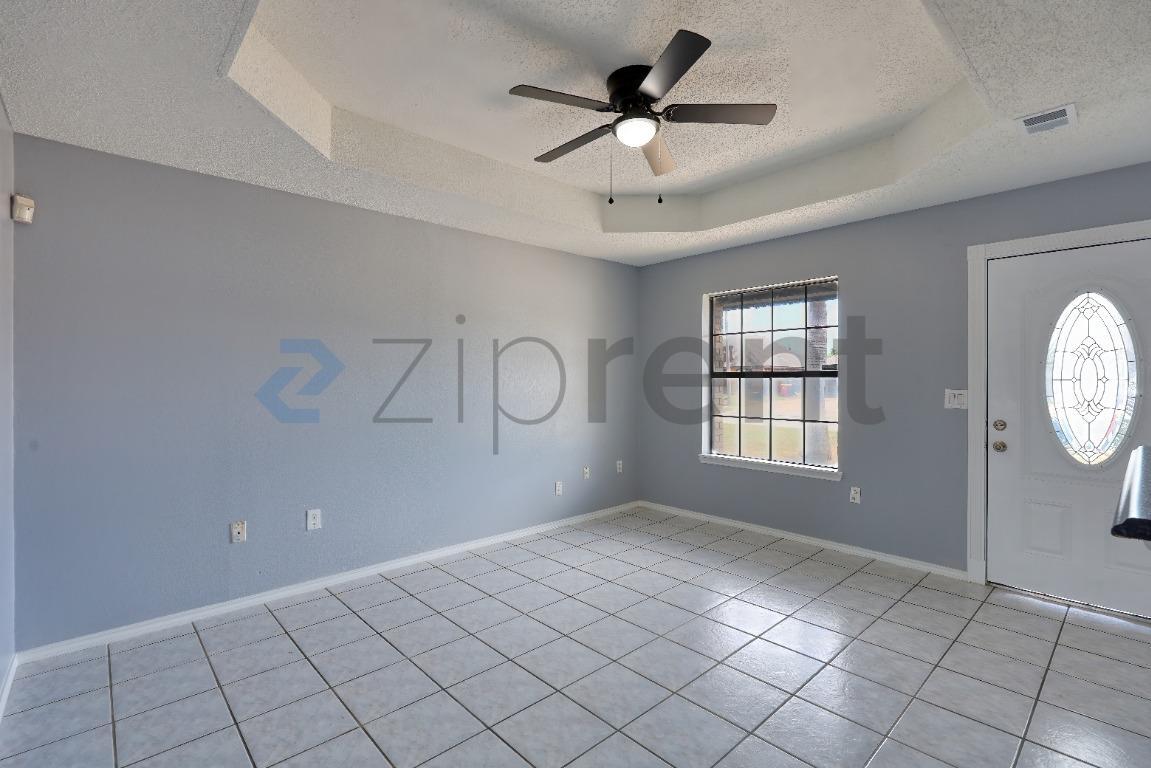 Building Photo - Unit