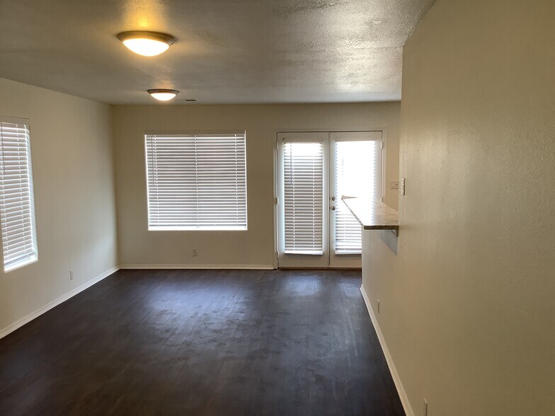 Building Photo - 1833 Chicoma Rd NE