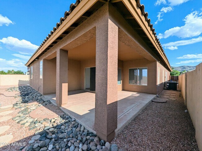 Building Photo - 1530 E Branham Ln