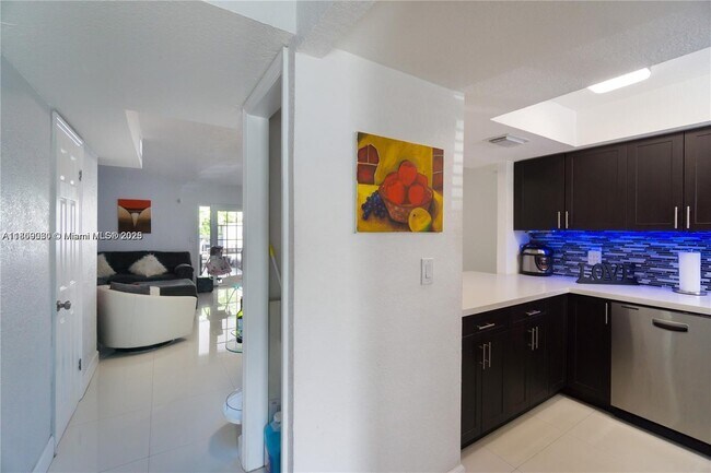 Building Photo - 845 W 79th Pl
