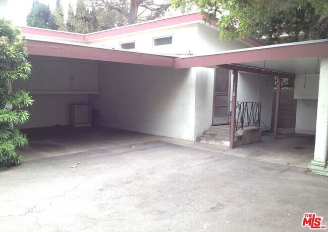 Building Photo - 4448 Avocado St
