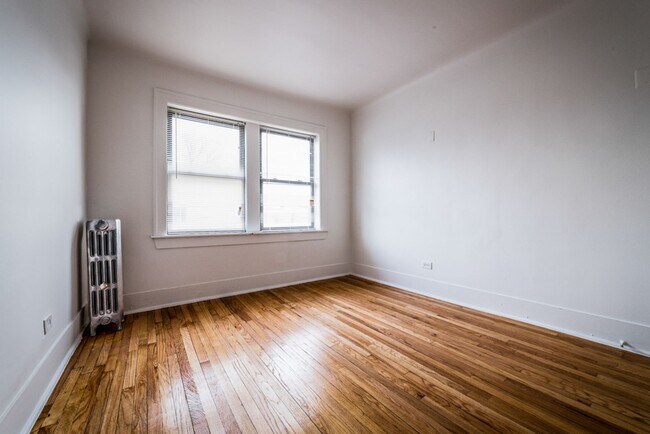 Building Photo - 5328 W Harrison St Chicago, IL 60644