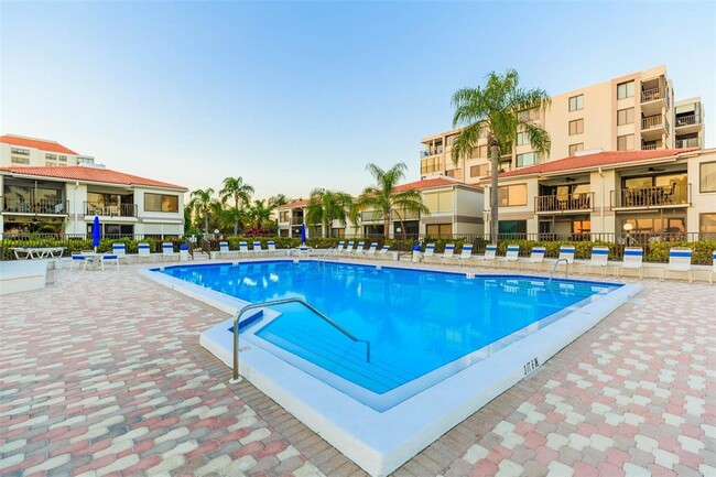 Building Photo - 6357 Bahia Del Mar Blvd S
