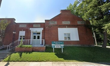 Building Photo - 303 W Sloan St