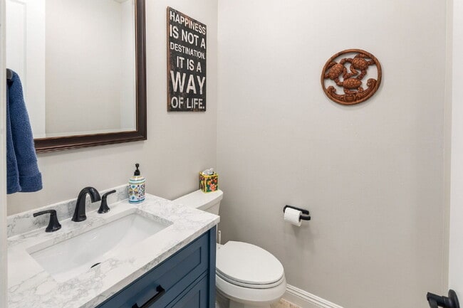 Building Photo - Your Furnished Coastal Escape Awaits!