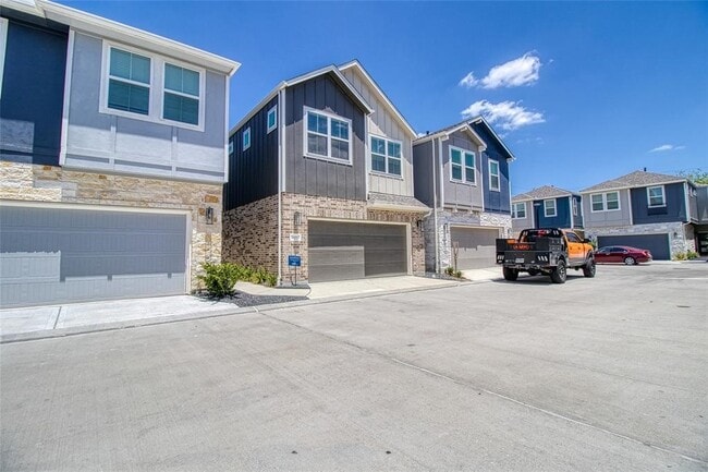 Building Photo - 16012 Oregon Oak Dr