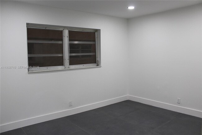 Building Photo - 5140 SW 40th Ave