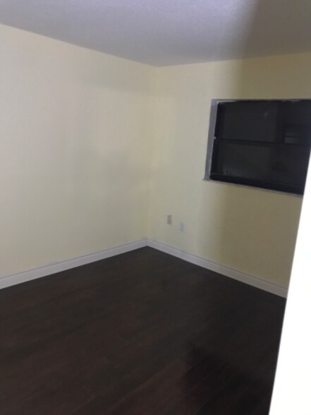 Building Photo - 3901 NW 115th Terrace