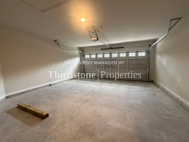 Building Photo - 5024 Paris Ave