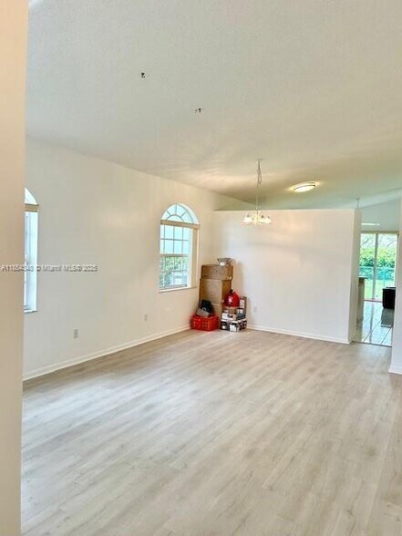 Building Photo - 670 NW 154th Ave