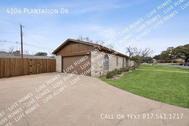 Building Photo - 4104 Plantation Dr