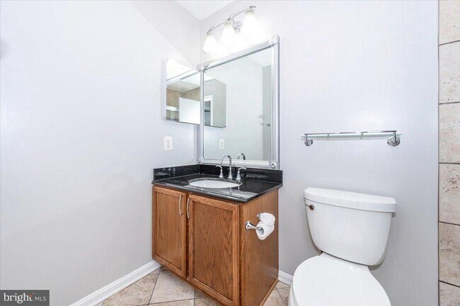 Building Photo - 161 Heathfield Dr