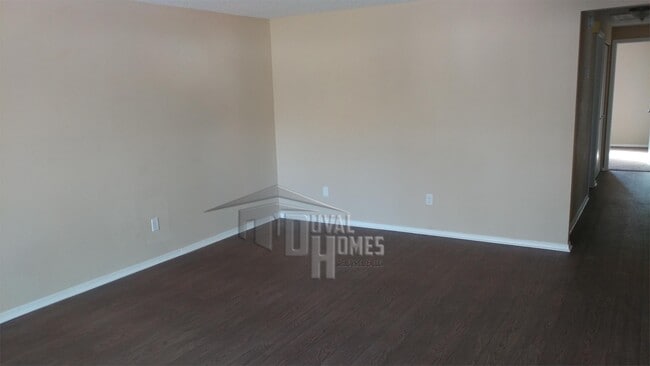 Building Photo - 2620 Kenwood Dr W