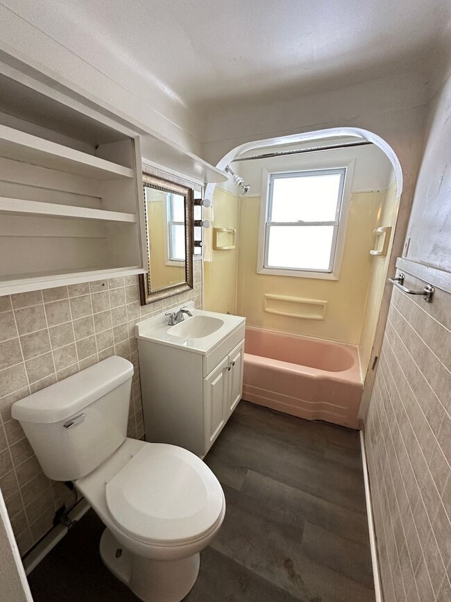 Building Photo - 1102 Napoleon Rd