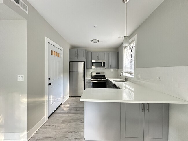 Building Photo - 1138 Oak Ave