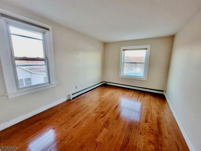 Building Photo - 15 S Lakeside Ave