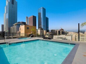 Building Photo - Awesome 1 Bedroom 1 bath unit Downtown LA