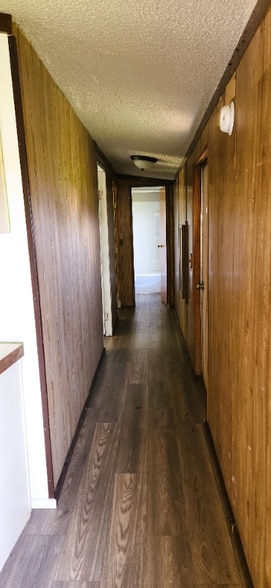 Building Photo - 571 Cobb Dr