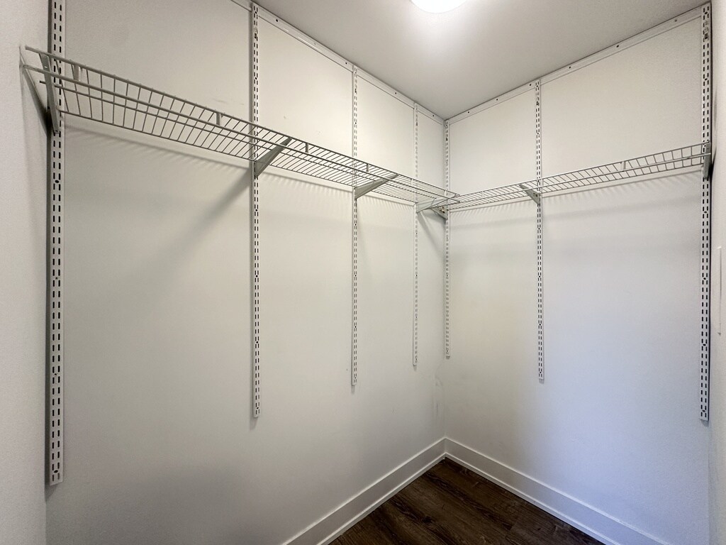 Building Photo - 533 W Belden Ave