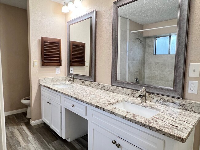 Building Photo - 21414 Park Run Dr