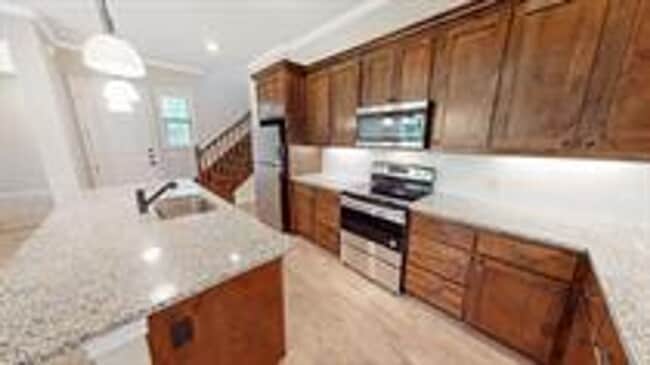 Building Photo - 309 Fairway Dr