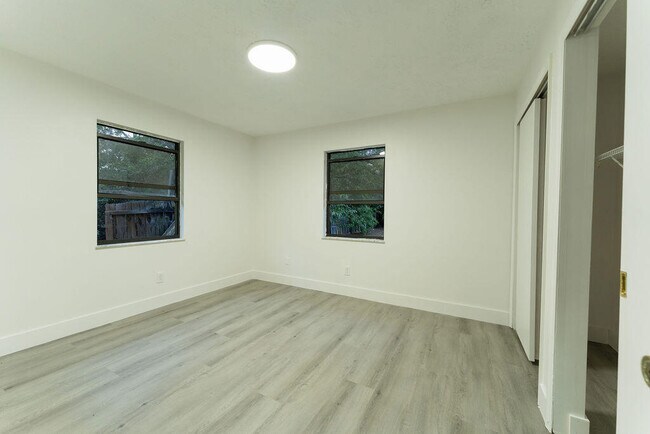Building Photo - 1181 SW Sarto Ln
