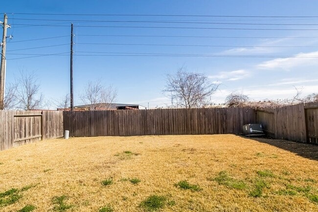 Building Photo - 8606 Chaletford Dr