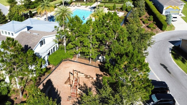 Building Photo - 15405 Honeybell Dr