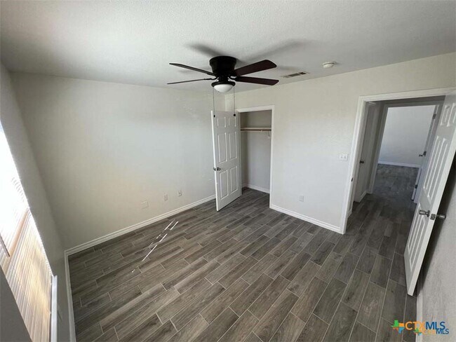 Building Photo - 2604 Saulsbury Dr