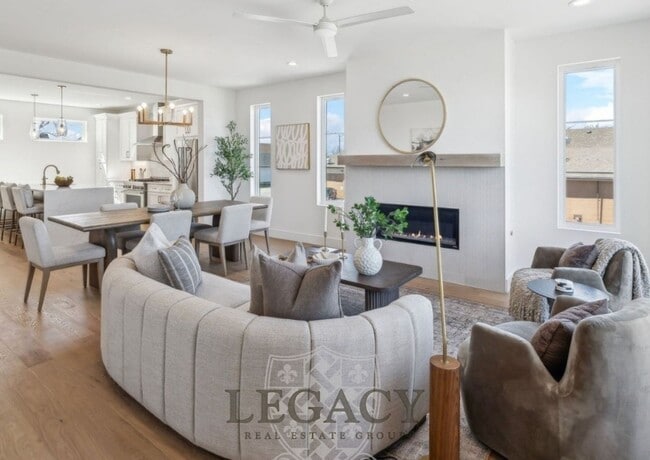 Building Photo - 1019 12th Ave N