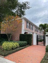 End unit townhome. 8 plex. - 303 S Bungalow Park Ave