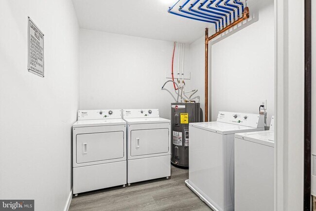 Building Photo - 915 N Broad St