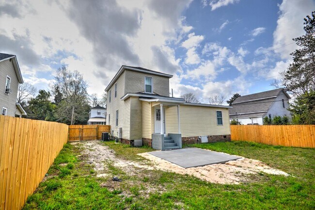 Building Photo - 213 Carolina St