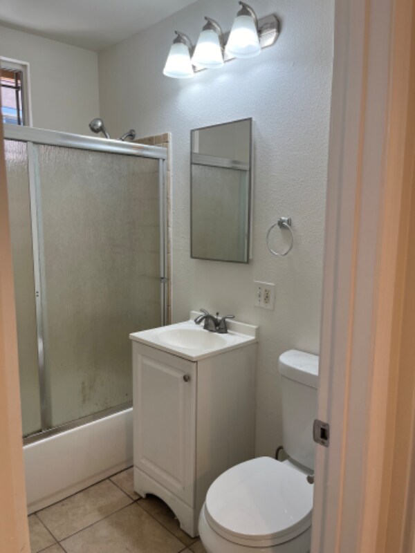 Building Photo - 524 W 81st St