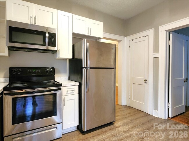 Building Photo - 337 N 9th St