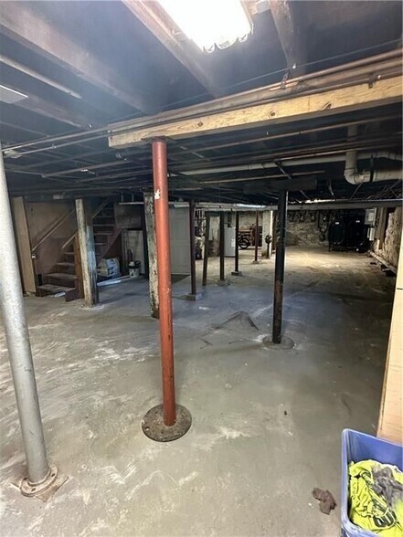 Building Photo - 71 Hamlet Ave