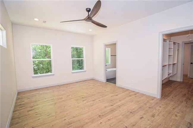 Building Photo - 13734 Canal St