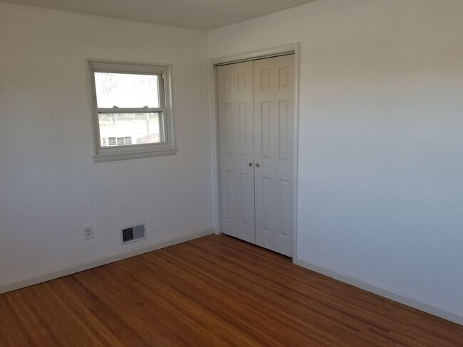 Building Photo - 577 Pinnacle Rd