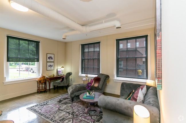 Building Photo - Historic Irvington Flats