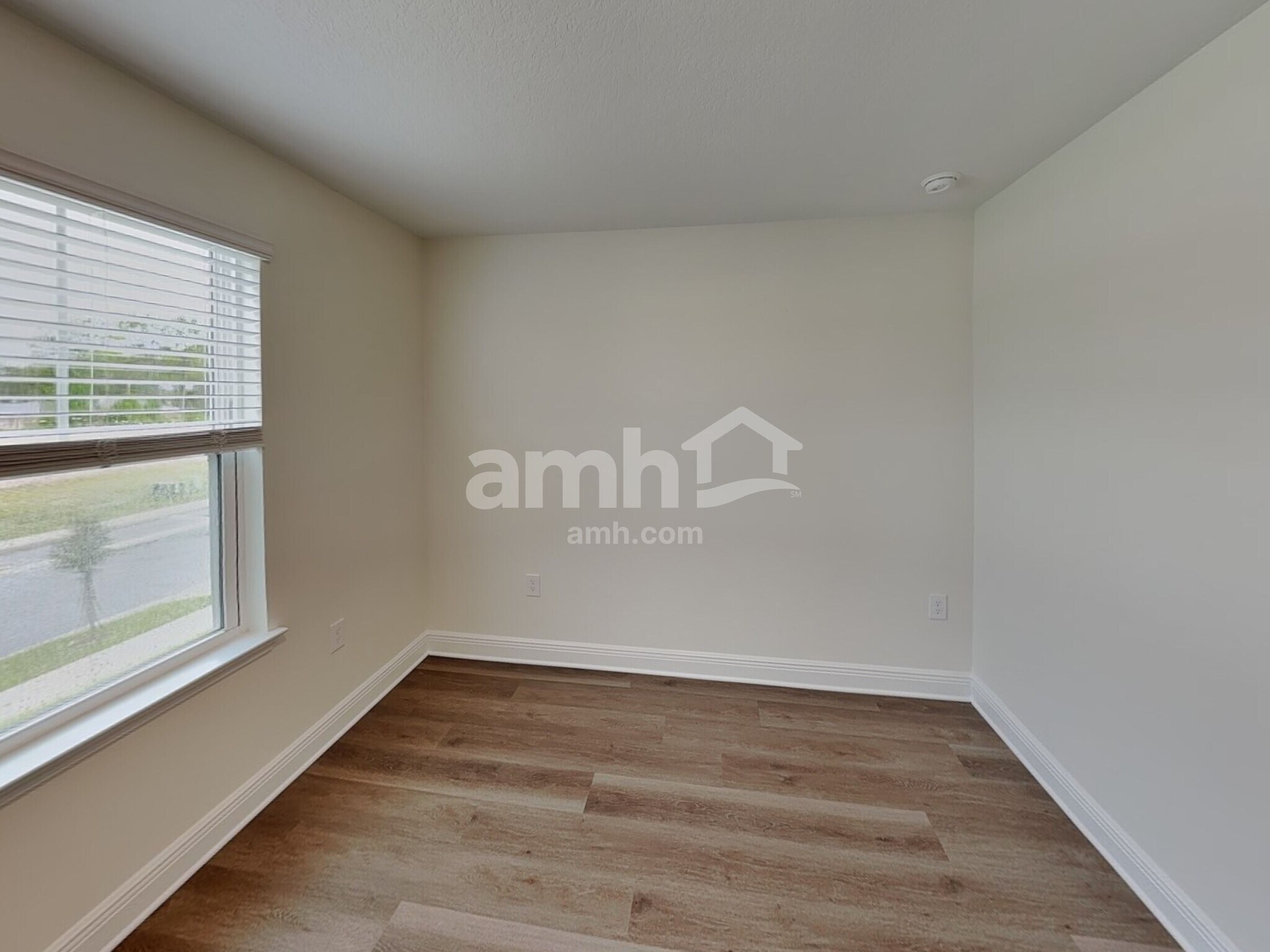 Building Photo - 6004 Pinewood Ests Dr