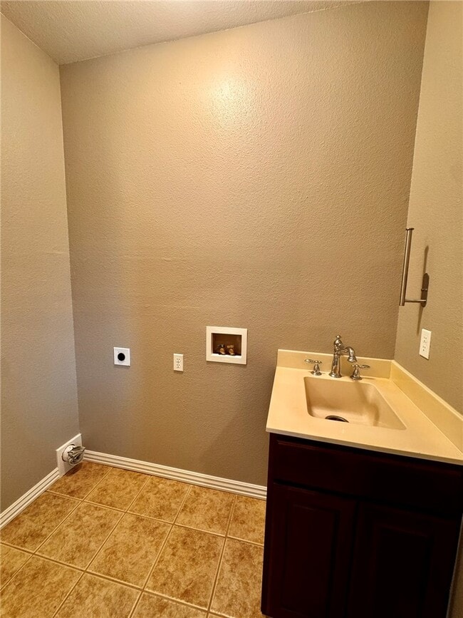 Building Photo - 6108 S 39th Pl