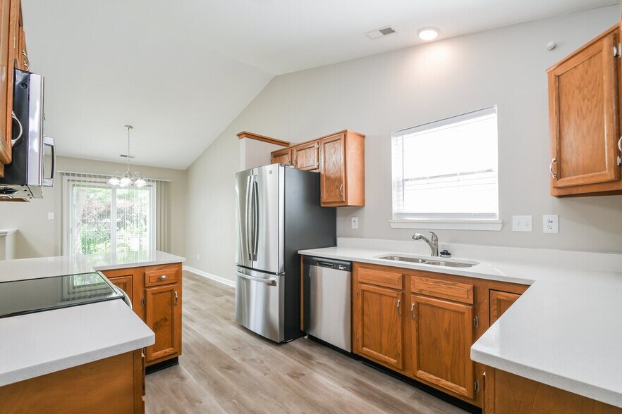Building Photo - 9695 Claymore Dr