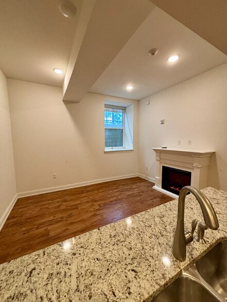 Building Photo - 591 Terrace Park
