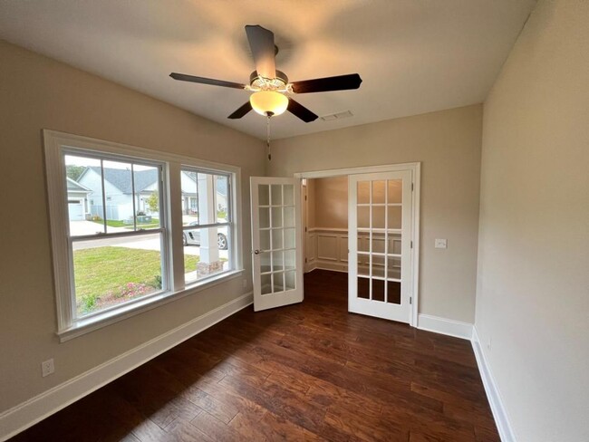 Building Photo - 843 Avery Park Dr