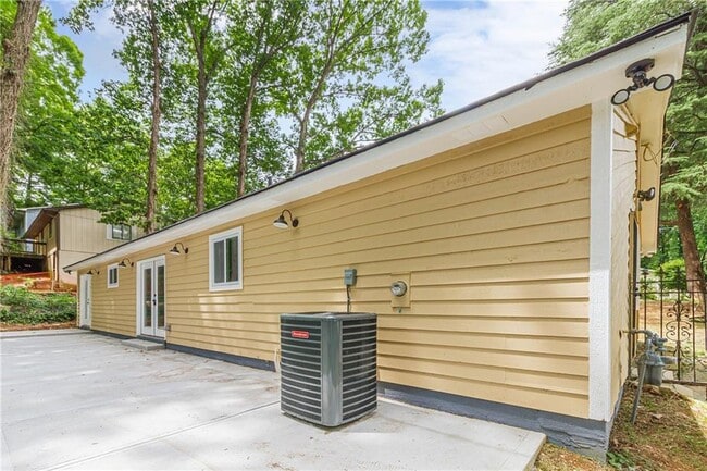 Building Photo - 1540 Spender Dr