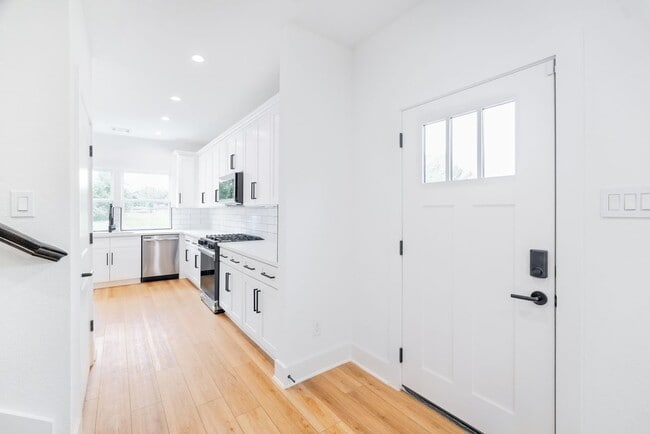 Building Photo - 7903 Sunnyhill St