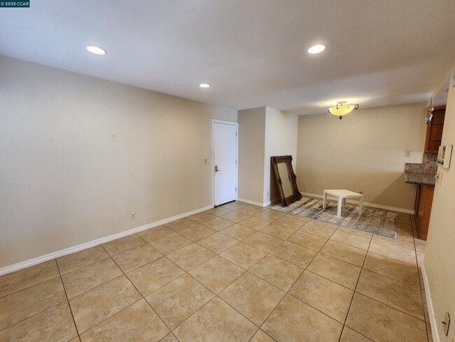 Building Photo - 617 S Blackbrush Ln