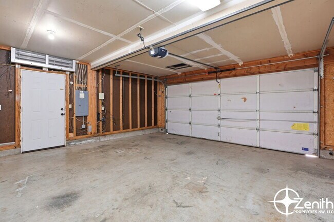 Building Photo - 15608 NE 44th St