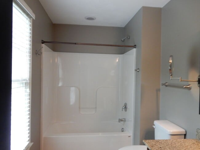 Building Photo - Like New Townhome in Old SW! Close to Cari...
